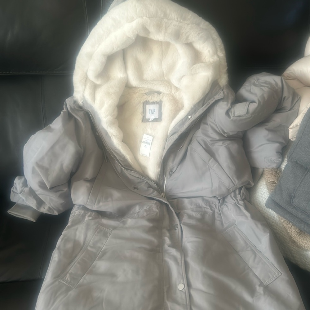 cute gap coat for the winter brand new never worn tags